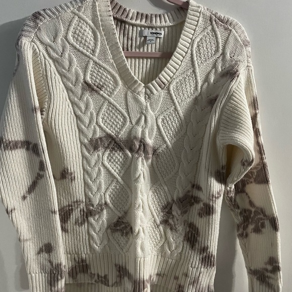 Sonoma Sweaters - Women's Sonoma Cream and Purple Splotch Cable Knit Sweater in small 18” p2p